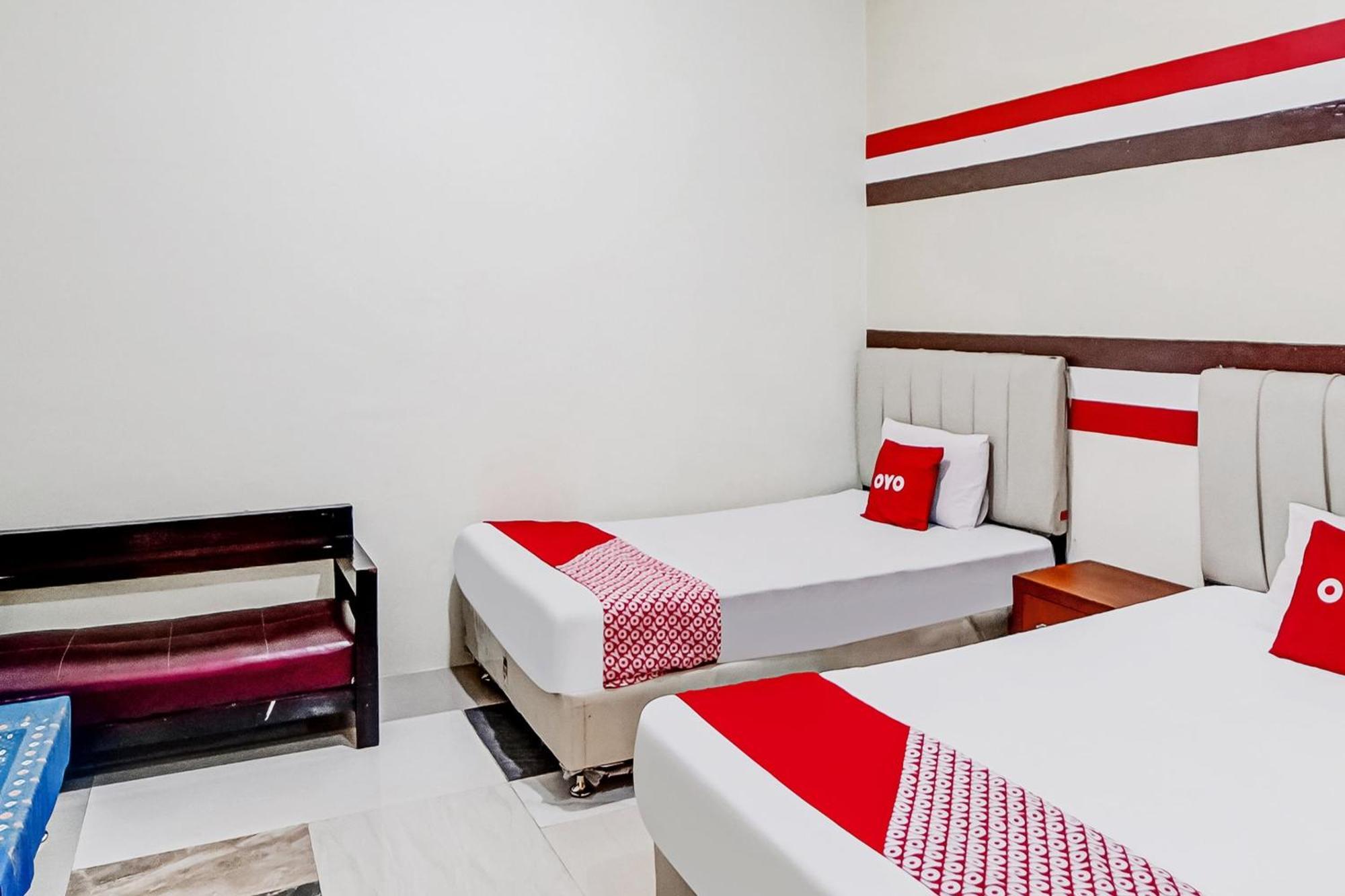 Oyo 90980 Al Karim Syariah Hotel Tanjungbalai Luaran gambar